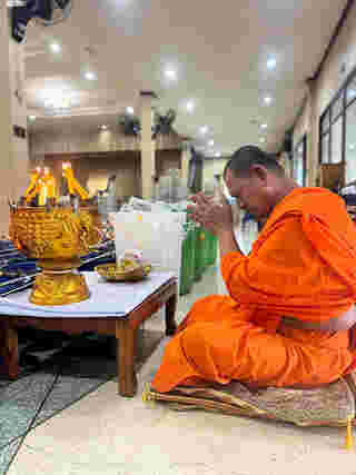 น้ำพระพุทธมนต์ที่พระอาจารย์อ๊อดทำ วัดหูช้าง นนทบุรี