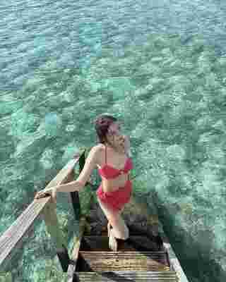 มุก วรนิษฐ์ ใส่บิกินี่สีชมพู แชะภาพอวดหุ่นเซ็กซี่ ทำทะเลมัลดีฟส์เดือด