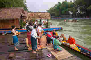 เมืองเฟือง ลาว