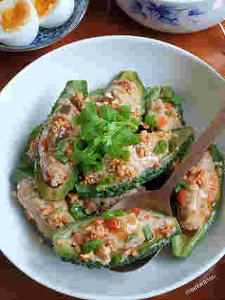 มะระขี้นกใส่ไส้หมูสับราดน้ำมันหอย