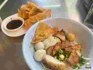 ก๋วยเตี๋ยวรูตลาดน้อย