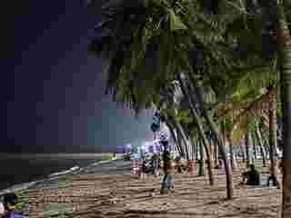เที่ยวหาดบางแสน 