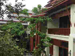 บ้านสรพงศ์ ชาตรี