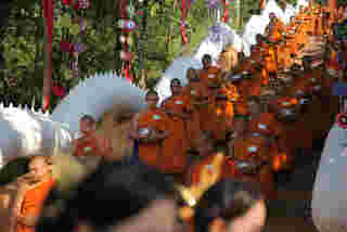 งานตักบาตรเทโว