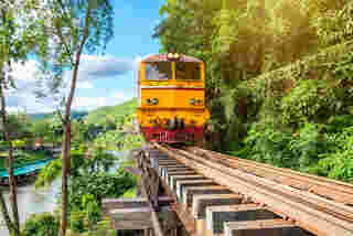 นั่งรถไฟ เที่ยวกาญจนบุรี