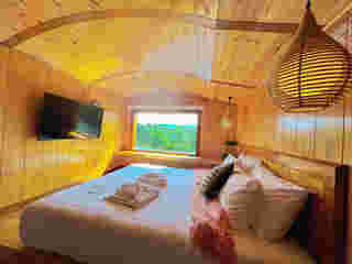 ที่พักไทรโยค ริมแม่น้ำแคว U HAUS Train Cabin Resort