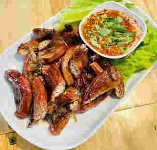 ร้านอาหารซอยลาซาล-แบริ่ง แอบแซ่บลาซาล 56