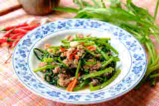สูตรผัดผักบุ้งเผ็ด ๆ