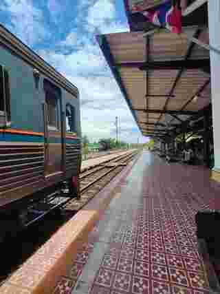 นั่งรถไฟไปเที่ยวอยุธยา
