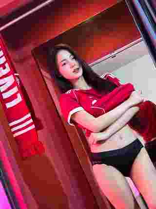 เอื้อย พรสวรรค์ โชว์หวิวต้อนรับลิเวอร์พูล