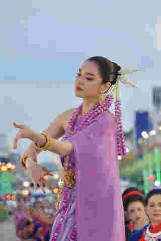 ดราม่า เฌอปราง โดนติงนำขบวนรำบวงสรวง
