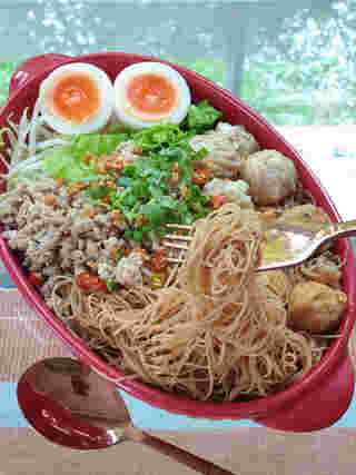 หมี่คลุก 