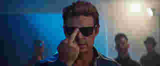 Johnny Cage ใน Mortal Kombat 2 ที่รวมทีมนักสู้หน้าเก่าหน้าใหม่