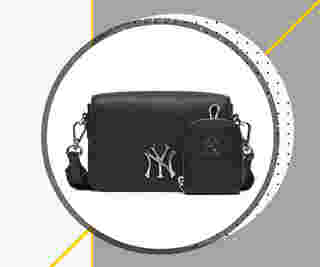 MLB Embo Monogram Crossbody Bag New York Yankees Black กระเป๋าสะพายข้างผู้ชาย