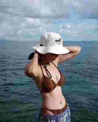 แซมมี่ เคาวเวลล์ นุ่งบิกินี่อวดหุ่นสวยเซ็กซี่ริมหาดที่เกาะเต่า