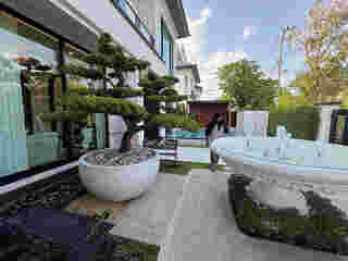 บ้าน ก้อง ห้วยไร่ สวนหน้าบ้าน