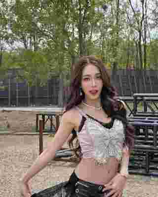 มายด์ 4EVE สวยสะบัด ! กับชุดผีเสื้อสุดเซ็กซี่ ที่ไม่ต้องพึ่ง AI