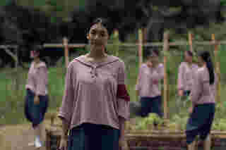 หนัง แม่ซื้อ (Host) เพิร์ธ วีริณฐ์ศรา ตั้งกิจสุวานิช รับบทเป็น เอม