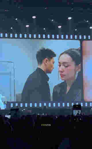เบลล่า พา วิล ชวิล เล่น MV ซ่อนกลิ่น ในคอนเสิร์ต ปาล์มมี่ FC