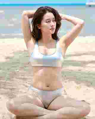 โม อมีนา นุ่งทูพีซ โชว์หุ่นแซ่บ ! ต้อนรับวันไหลสงกรานต์ที่บางแสน