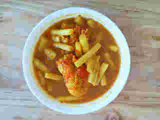 แกงเหลืองไหลบัวกุ้ง