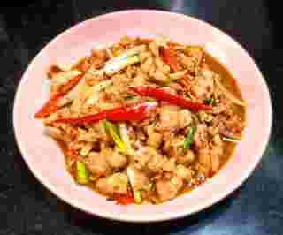 ไก่ผัดน้ำพริกเผา 
