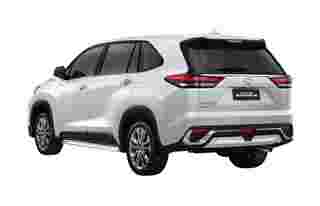 toyota innova Zenix2025