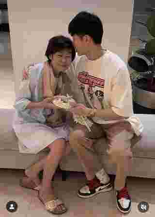 หน่อง ธนา ย้อนคลิป คุณแม่งามทิพย์ แคปชั่นบอกทุกความรู้สึก