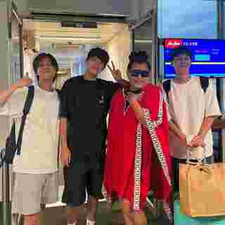 พี่จอง คัลแลน น้องแดน 3 หนุ่มเกาหลี แต่งหล่อใส่สูท ทำเอฟซี กรี๊ดสลบ