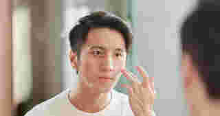 ครีมกันแดดทาหน้าผู้ชาย 2025 ยี่ห้อไหนดี ซึมไว สบายผิว แดดแรงก็เอาอยู่