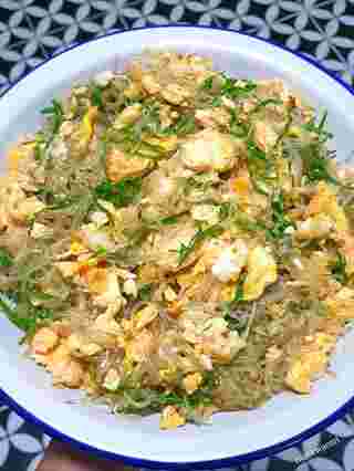 ผัดวุ้นเส้นใส่ไข่กับชะอม