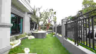 บ้าน  แมน การิน และ เกล รดา  สวนหน้าบ้าน