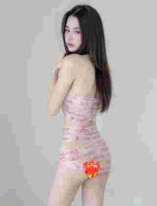 บีเบลล์ กฤติมา อวดแฟชั่นเทปกาวพันตัว