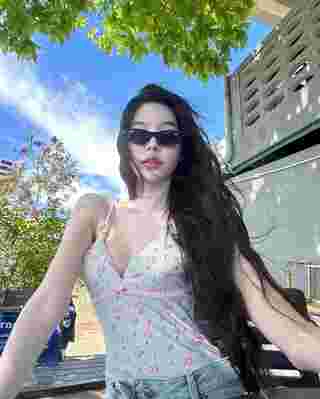 นีนี่ ชญาพัชร์ เสิร์ฟวันพีซเว้าสูง