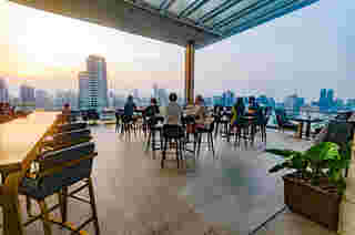 ร้านอาหารวาเลนไทน์ 2568 Nimitr Rooftop by 137 Pillars