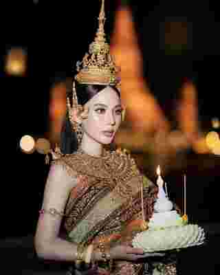 ญดา นริลญา สวมชุดไทย ในค่ำคืนวันลอยกระทง สวยราวกับนางในวรรณคดี