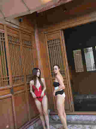 วุ้นเส้น คริส จัดเต็มชุดว่ายน้ำ 
