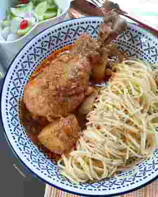 สปาเกตตีมัสมั่นไก่