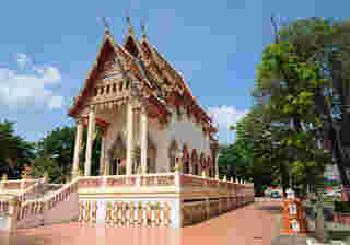 ไหว้พระ 9 วัด ตามเส้นทางรถไฟฟ้าสายสีชมพู วัดผาสุกมณีจักร