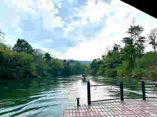 ที่พักไทรโยค ริมแม่น้ำแคว U HAUS Train Cabin Resort