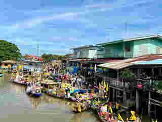 แห่เทียนพรรษาทางน้ำที่ลาดชะโด 2568 อยุธยา