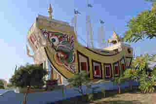 ที่เที่ยวเพชรบุรี วัดนอกปากทะเล