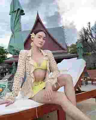 เดียร์น่า ฟลีโป นุ่งบิกินี่สีเหลืองสดใส
