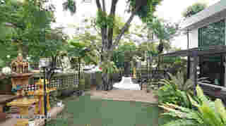 บ้าน เสก โลโซ สวนหน้าบ้าน
