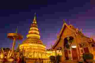 สถานที่ไหว้พระ วันวิสาขบูชา 2568 วัดพระธาตุหริภุญชัย 