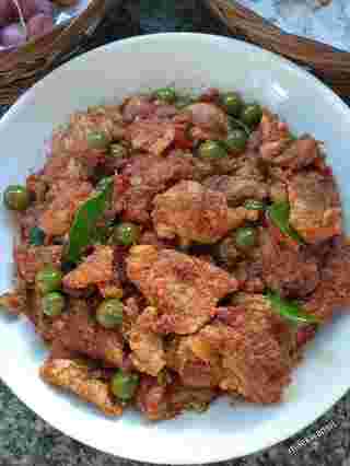 ผัดเผ็ดหมู 