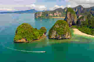 Jurassic World Rebirth หาดถ้ำพระนาง