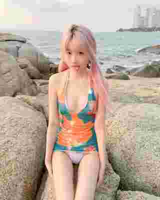พลอยหมวย ไอดอลสาวเอวบางร่างน้อย แห่ง OnlyFans