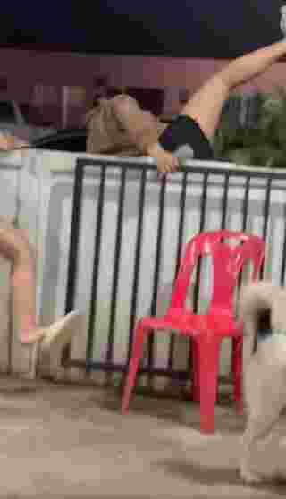 ร้องข้ามกำแพง