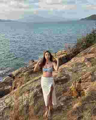 น้ำฝน ปริตา เสิร์ฟลุคเซ็กซี่ริมทะเล นุ่งทูพีซแชะภาพรัว ๆ ที่เกาะเสม็ด